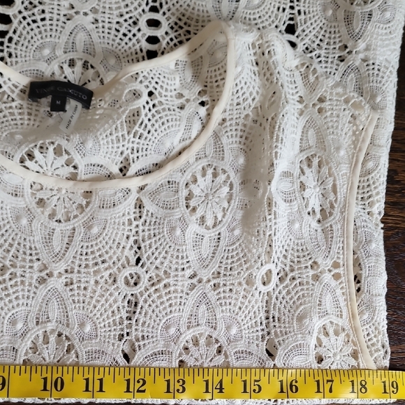 Vince Camuto Lace Crochet Top Size M Ivory White Boho Y2K Sleeveless Open Knit - Picture 8 of 10